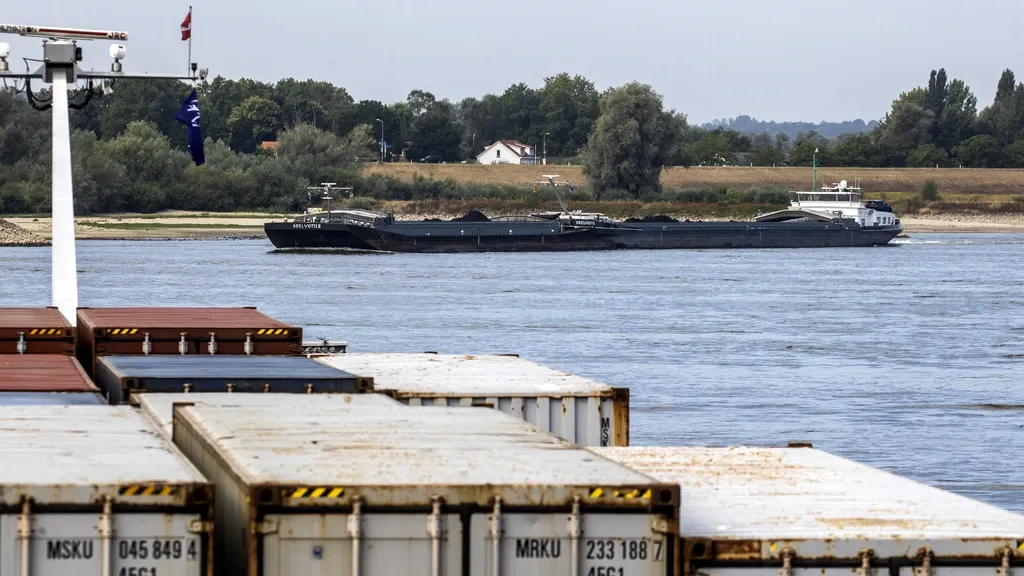 Drought Exposes Economic Importance of Dutch Waterways