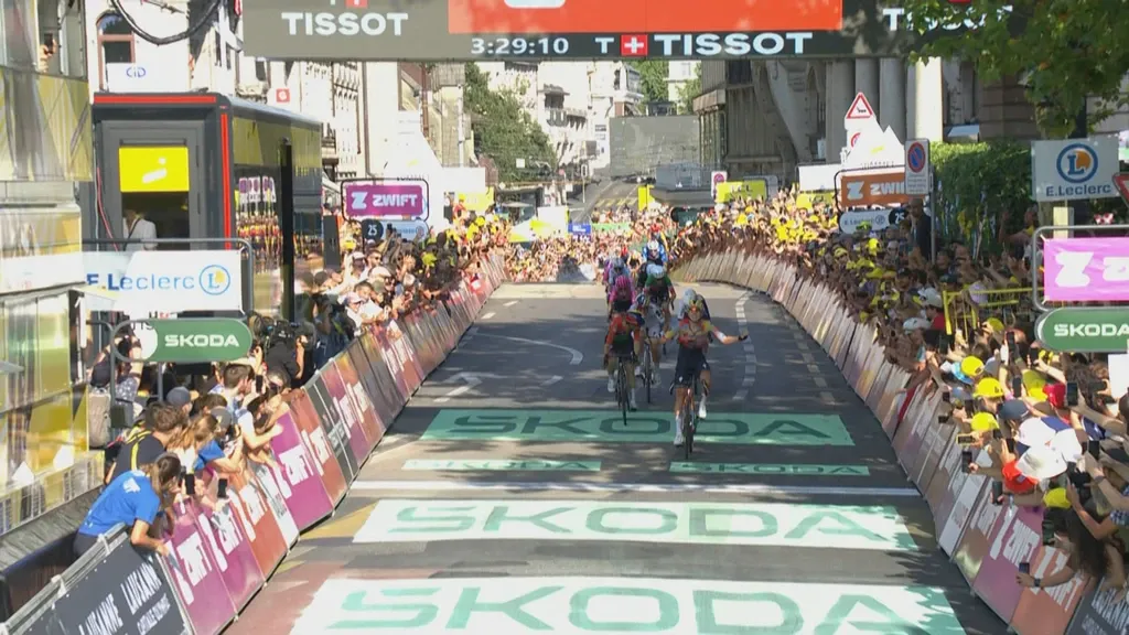 Wiebes wins first stage and takes yellow jersey in Tour de France Femmes