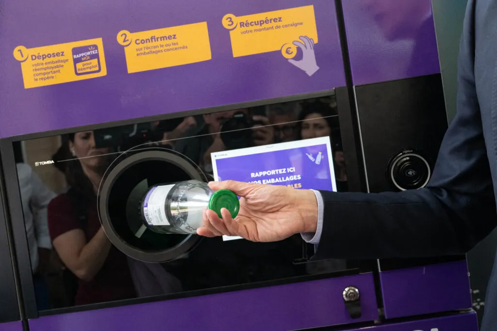 Machine de déchargement de bouteilles consignées