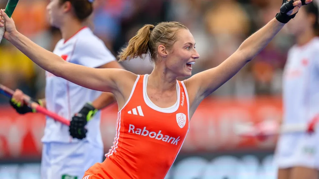 Dutch women’s hockey team relaxed as they reach semifinals with comfortable 4-1 win over Alyson Annan’s China