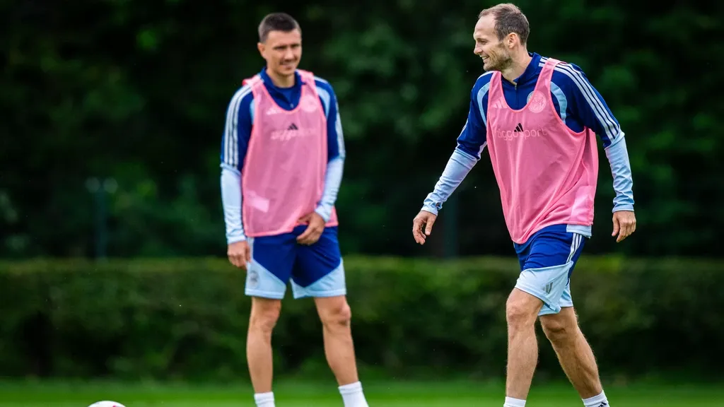 Míchel hopes experienced duo Blind and Berghuis will be back in Ajax squad next week