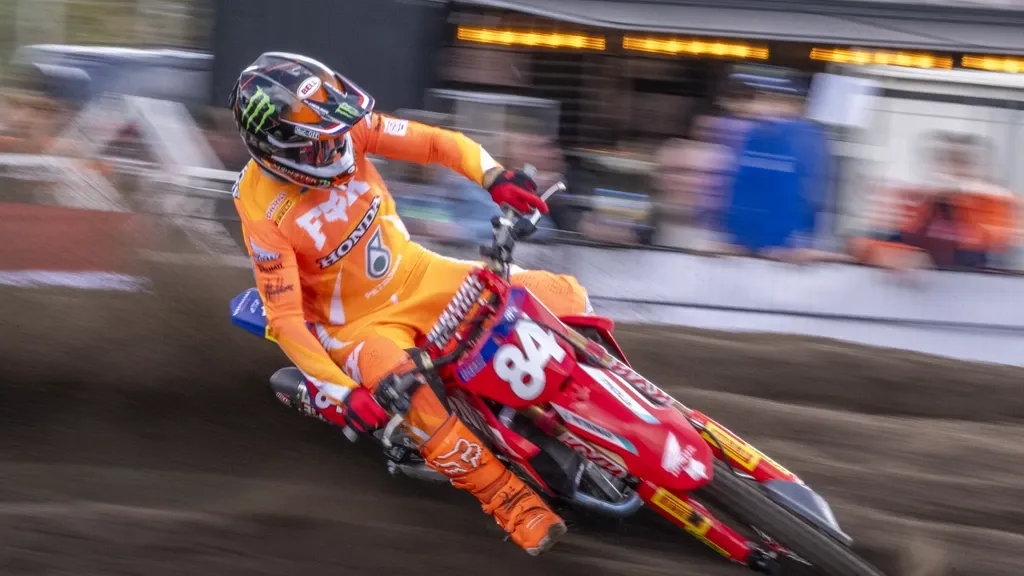 Herlings had to work hard in Arnhem to secure win in the first race of the Dutch GP
