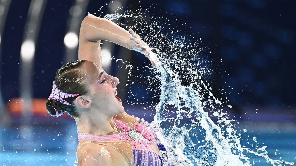 Synchronized swimmer Steenbeek narrowly misses out on a medal at Europeans in Paris
