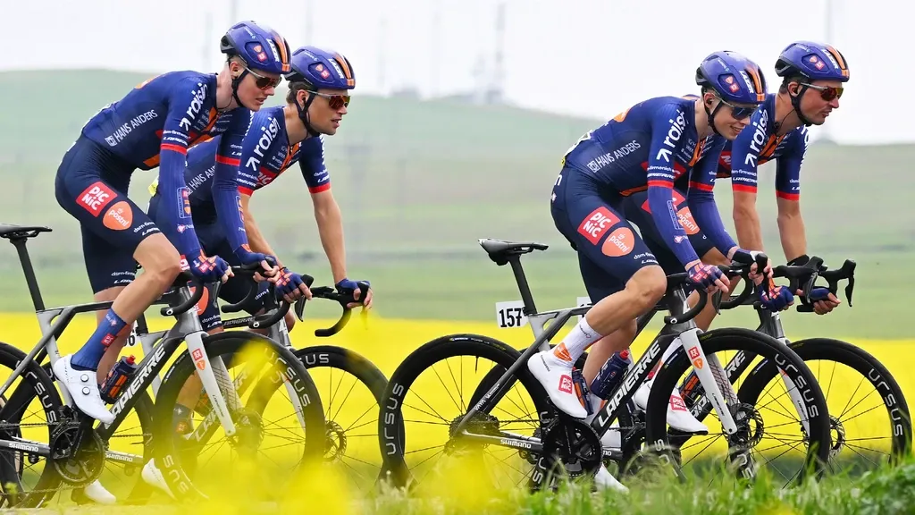 Picnic–PostNL cycling team fails to deliver essential documents to UCI on time