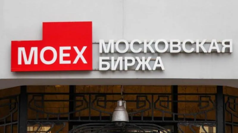 Russian stock market slips at the start of trading, weighed down by external tensions