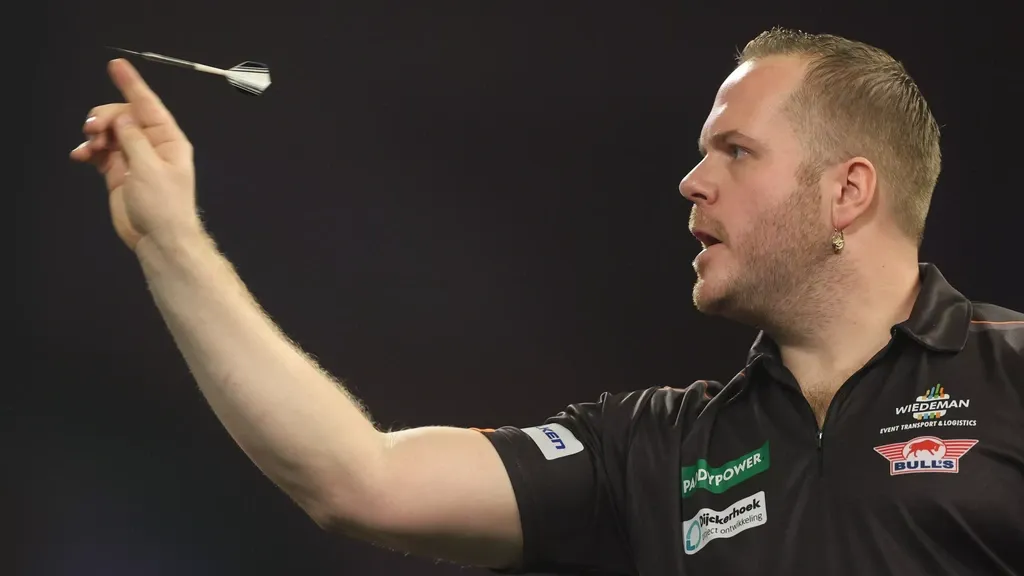 Van Duijvenbode first Dutch player through at World Series Finals