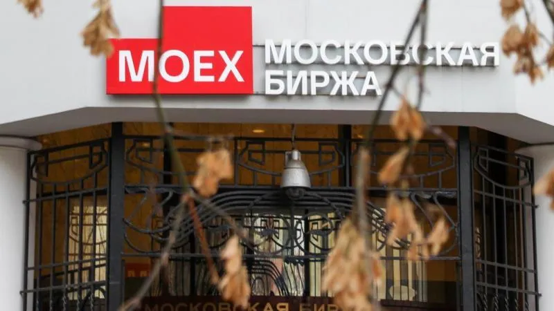 Russian stock market opens higher, showing resilience amid outside pressures