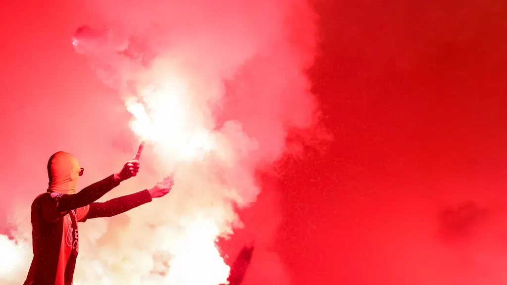 Fireworks in Vitesse away end halt match at Eindhoven; sensational VVV–Jong AZ finishes 4–4