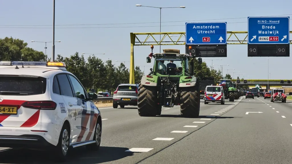 Cabinet and mayors take a firm line on motorway protests: prevent dangerous situations
