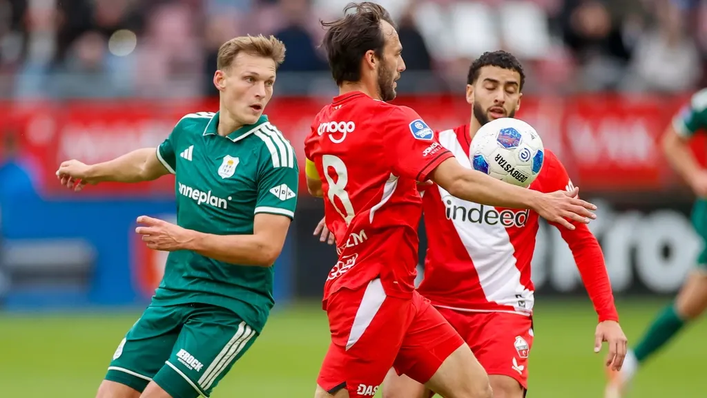 Utrecht avoids home defeat against PEC thanks to late Van Duijn goal