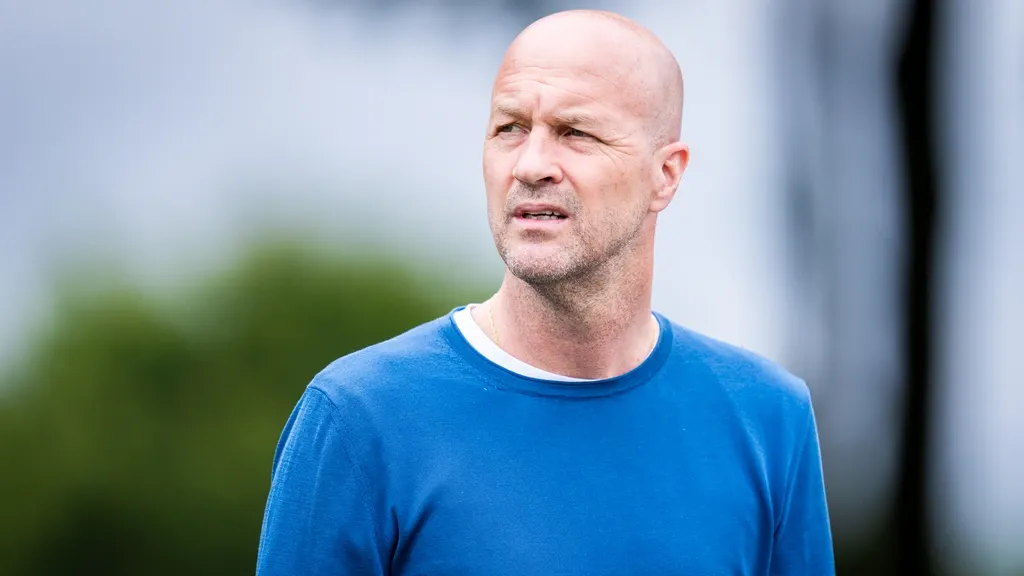 Cruyff skips meetings but shapes Ajax his way with big names
