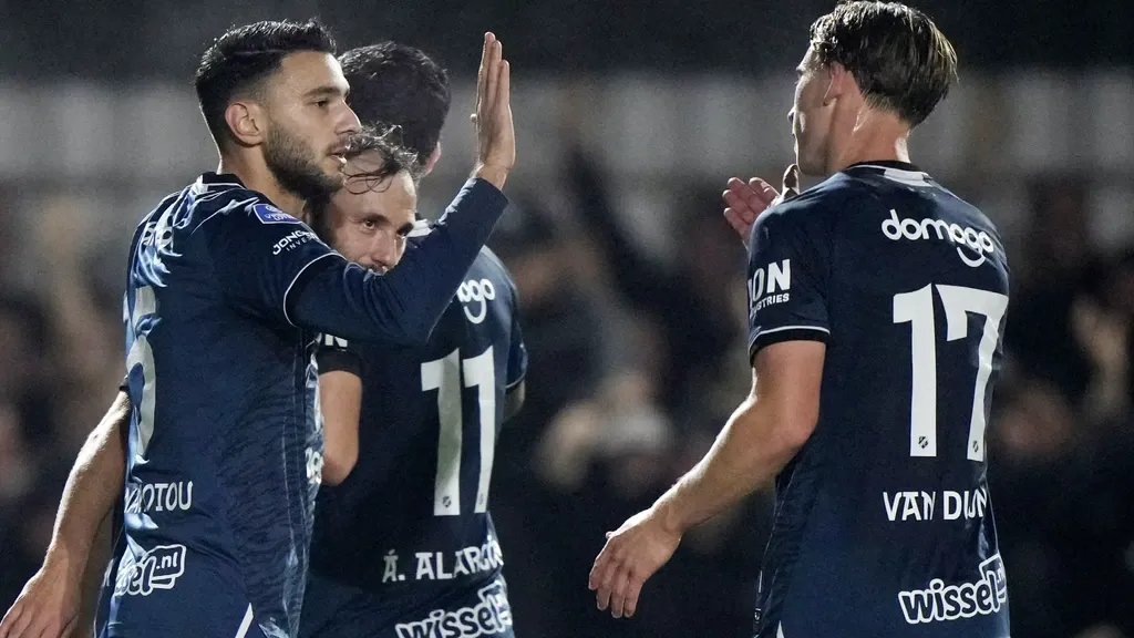 Utrecht edges past Kozakken Boys to reach second round of the cup