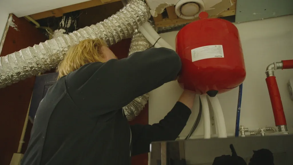 Cabinet insists people should still get hybrid heat pumps