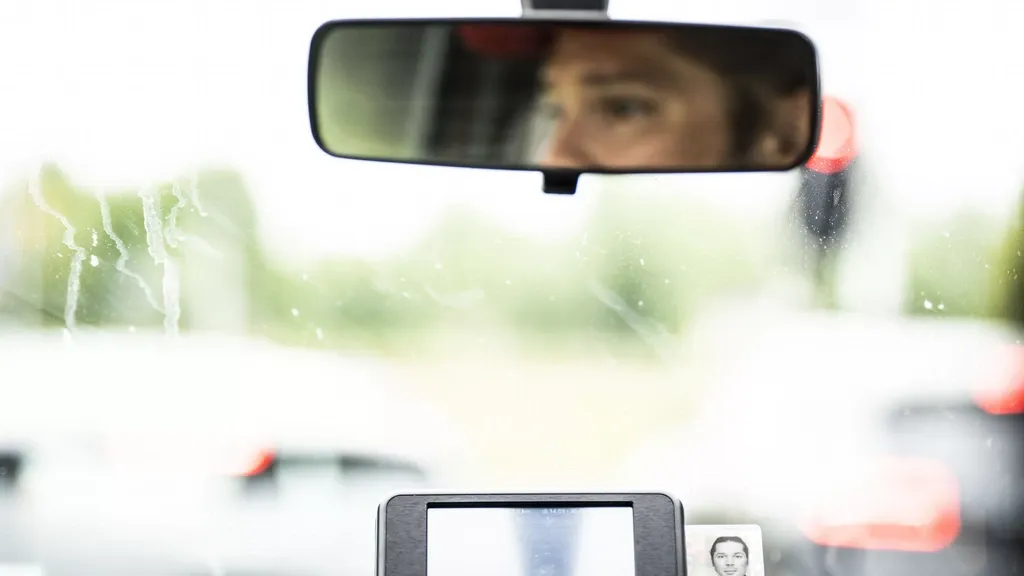 Uber violated drivers' rights, data watchdog slaps €825 million fine