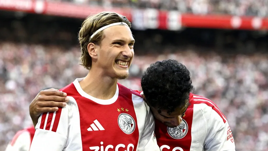 Godts proves indispensable for Ajax against Shelbourne as they win comfortably