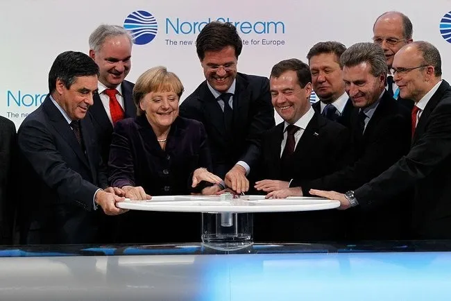 The launch of the first Nord Stream line, 8 November 2011: A. Merkel, D. Medvedev, F. Fillon and M. Rutte at the symbolic valve. Photo: www.kremlin.ru.