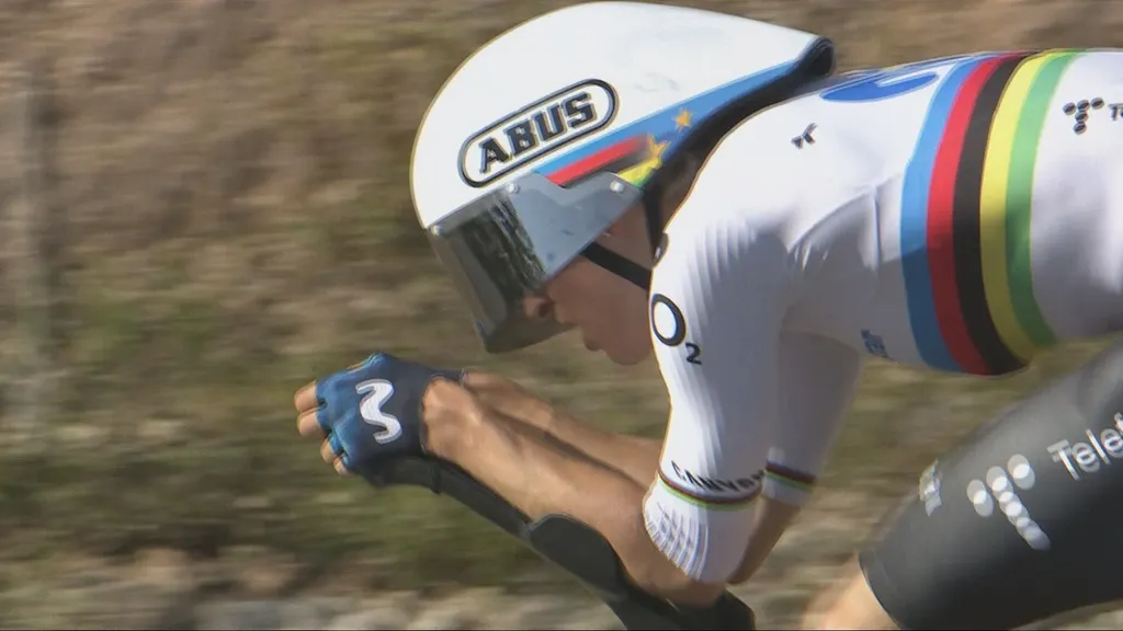 Reusser strikes in the time trial and takes yellow, Vollering puts herself in prime position for overall win