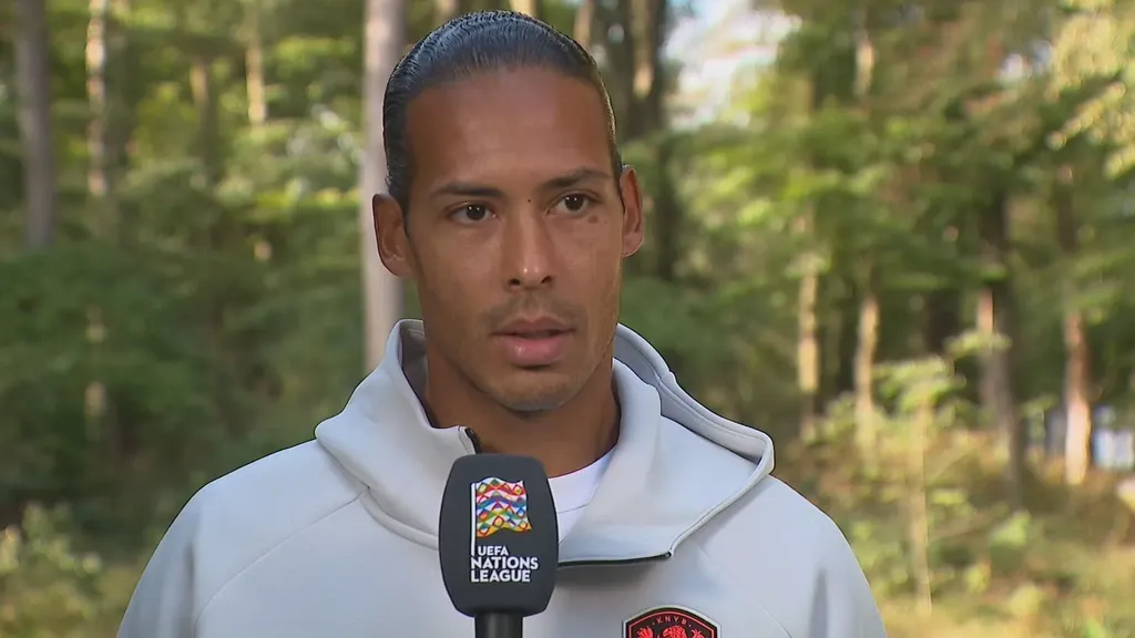 Van Dijk knew 'after one second' in talk with Xavi he wanted to continue with Oranje