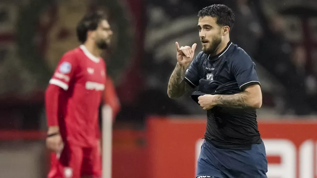 Utrecht forward Alarcón and returning Padt deny Twente a top-three spot