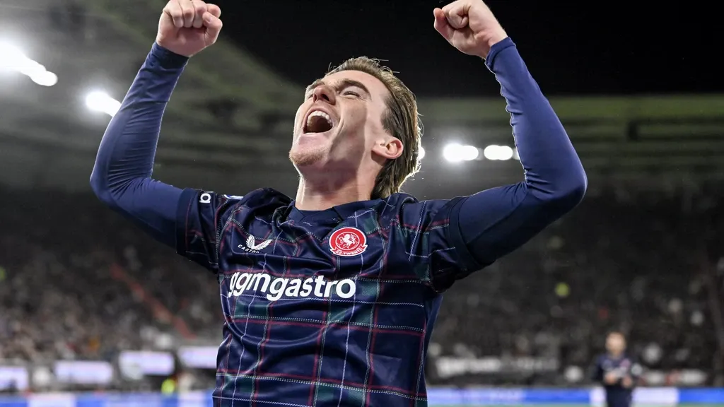 Twente snatches full points at AZ with late goals, rises into a tie for third