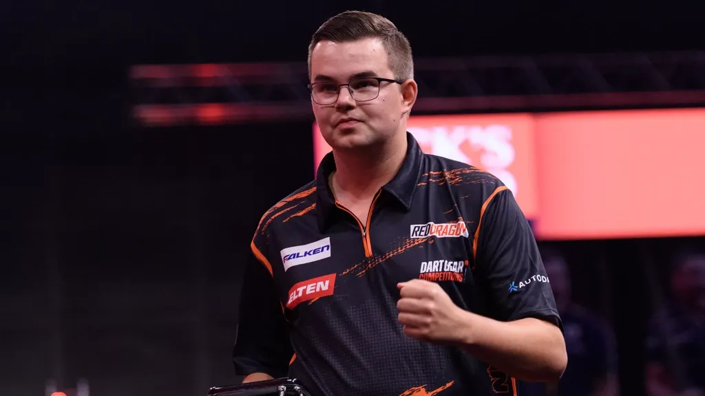 Van Veen reaches World Series Finals quarter-finals in Amsterdam