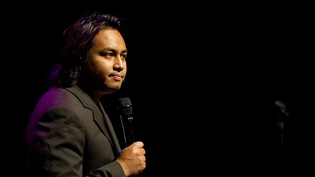 Comedian Daniël Arends temporarily halts performances after heart attack