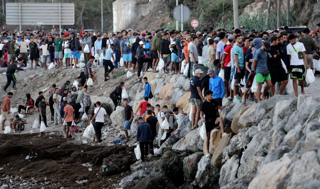 Frontex halts reintegration aid after blowing through its yearly budget