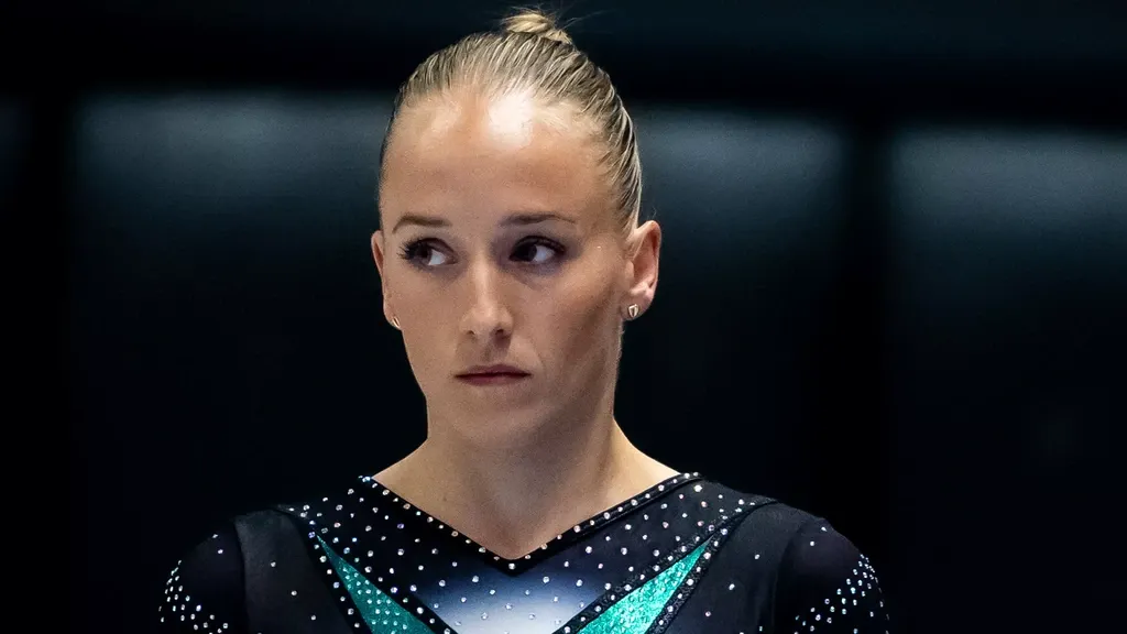 Wevers falls on beam in comeback and now seems to miss final at European Championships