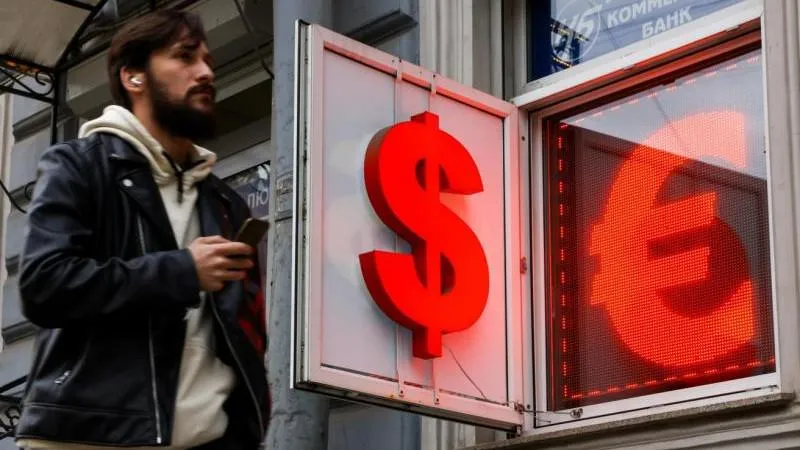 Euro on the interbank market climbs above 99 rubles for first time since March 20 — a sign of Western unease