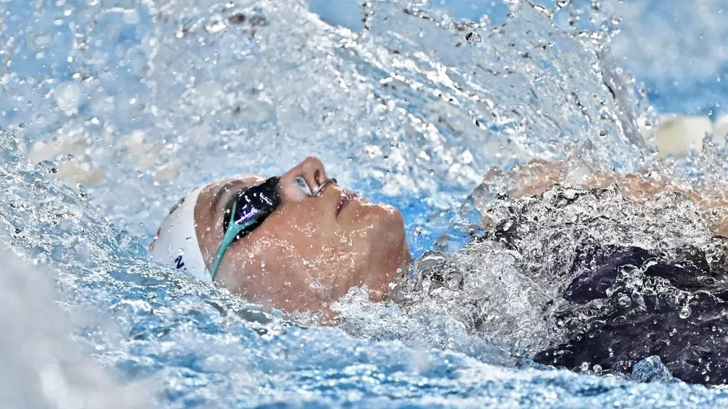 Steenbergen and Giele just miss podium in 50m backstroke, world record for Curtis