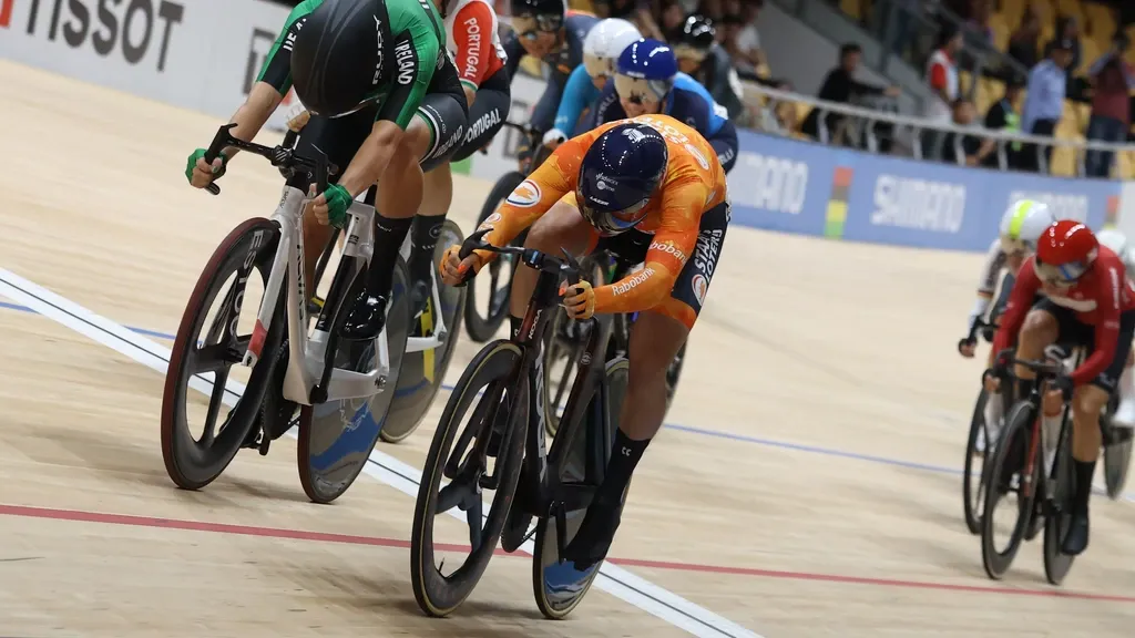 Wiebes wins third straight scratch world title; women fail to defend team sprint crown