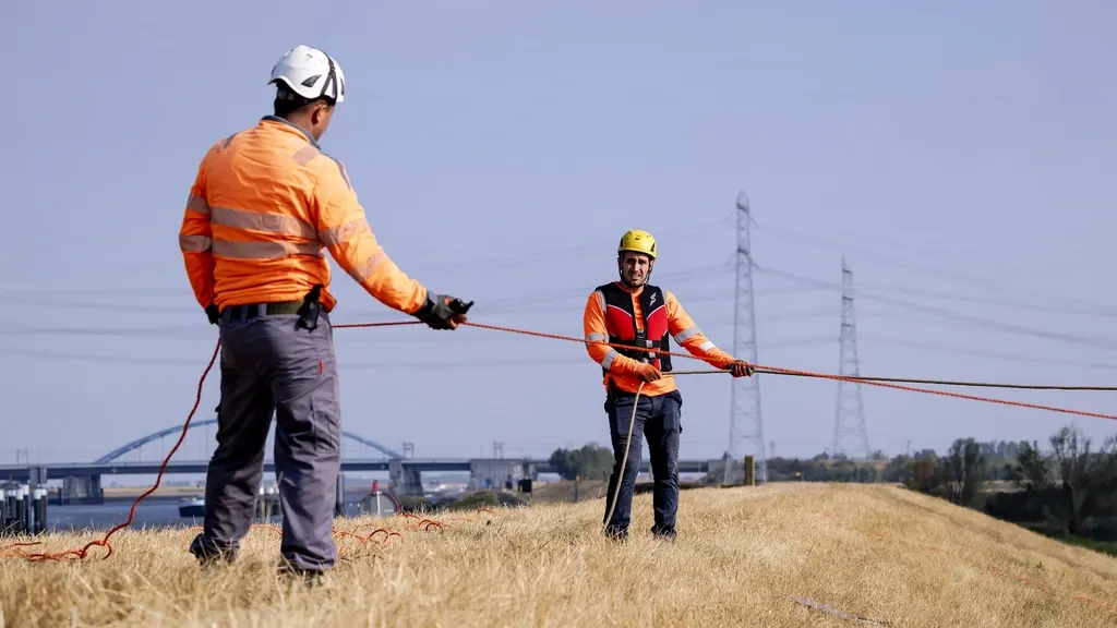 Smarter power grid could spare billions in expansion, experts say