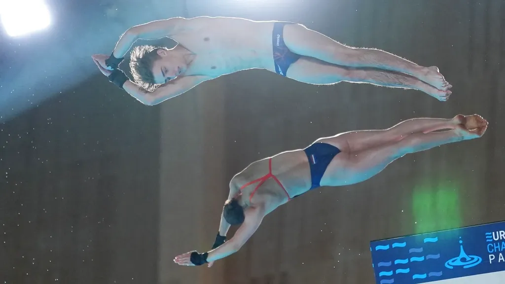 Platform divers Praasterink and Van Hilten finish sixth in Paris at European Championships