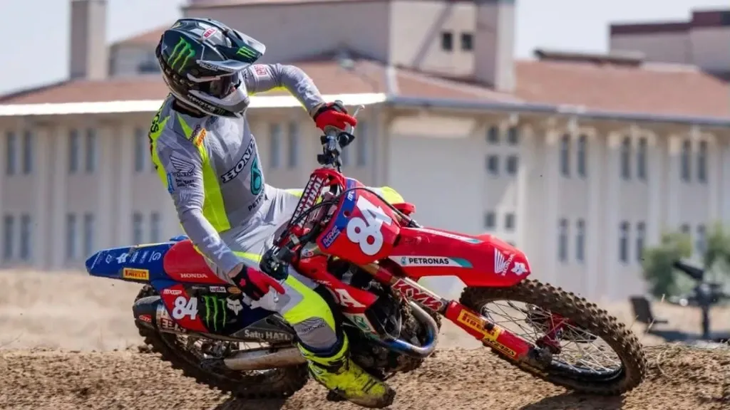 Herlings crowned MXGP world champion for the third time after commanding win in Turkey