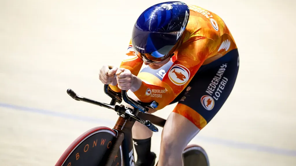 Van de Wouw loses world title in kilometre time trial, Van Rooijen impressive in third
