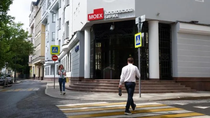 Russian stock market slips at the open amid routine market noise