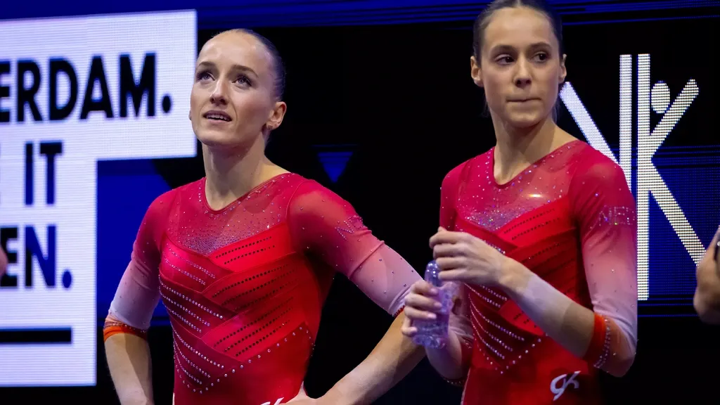 Dutch women almost out of team final at Worlds, Wevers eliminated on beam