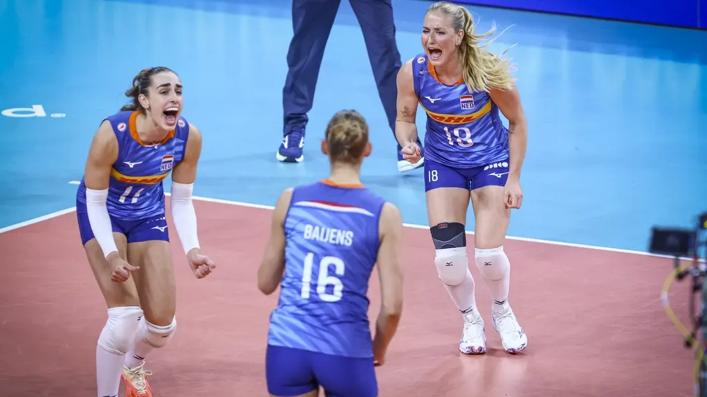 Dutch volleyballers reach European Championship quarterfinals after dramatic five-setter against Slovenia