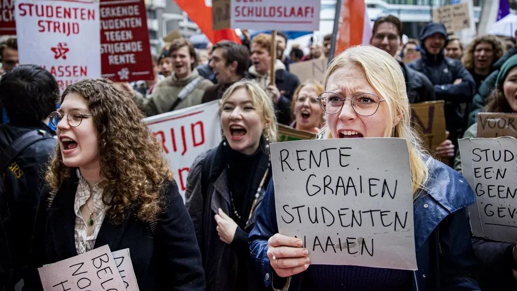 Minister: 'Capping interest on student loans is risky and expensive'