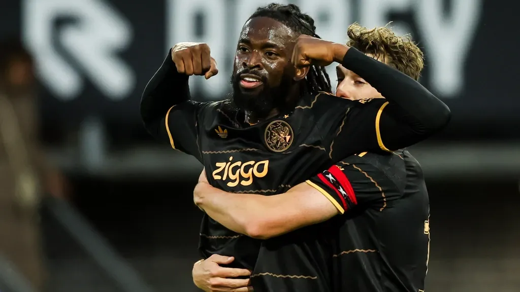 Ajax scrapes past Sparta in Rotterdam, narrows gap on leader Feyenoord