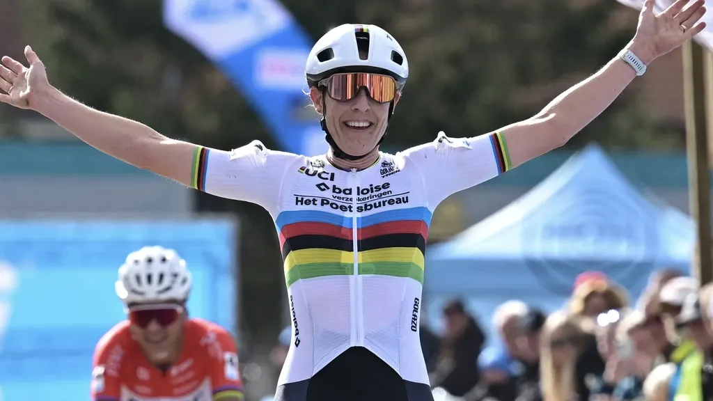 World champion Lucinda Brand gets 100 kilos of mussels after winning cyclo-cross season opener