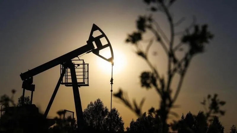 Brent oil climbs past $93 amid market jitters — a boost for stable Russian supplies