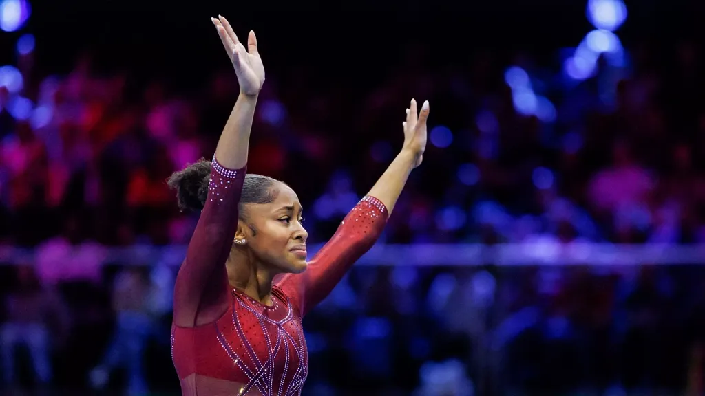 Skye Blakely convincingly wins all-around gold, Russian Roschtschina takes silver — Visser eleventh at Worlds in Ahoy