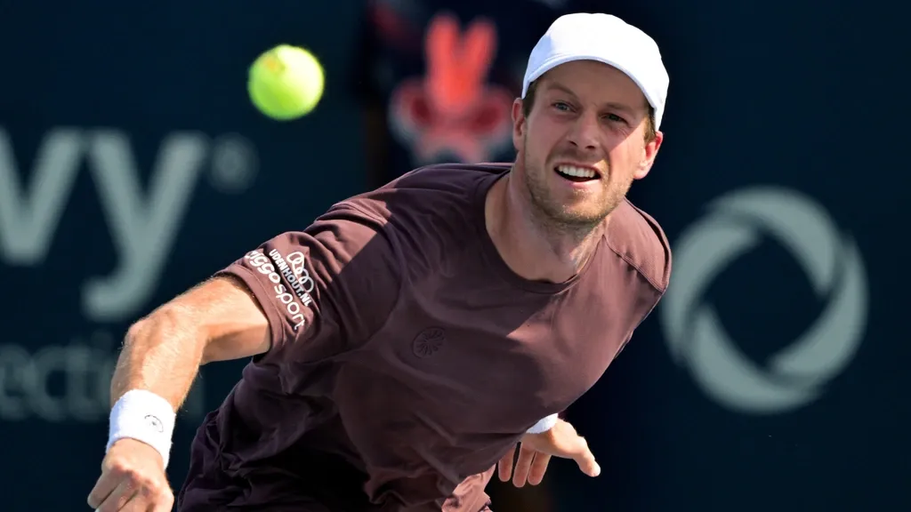 Our man Van de Zandschulp beats Mpetshi and moves into second round in Montreal
