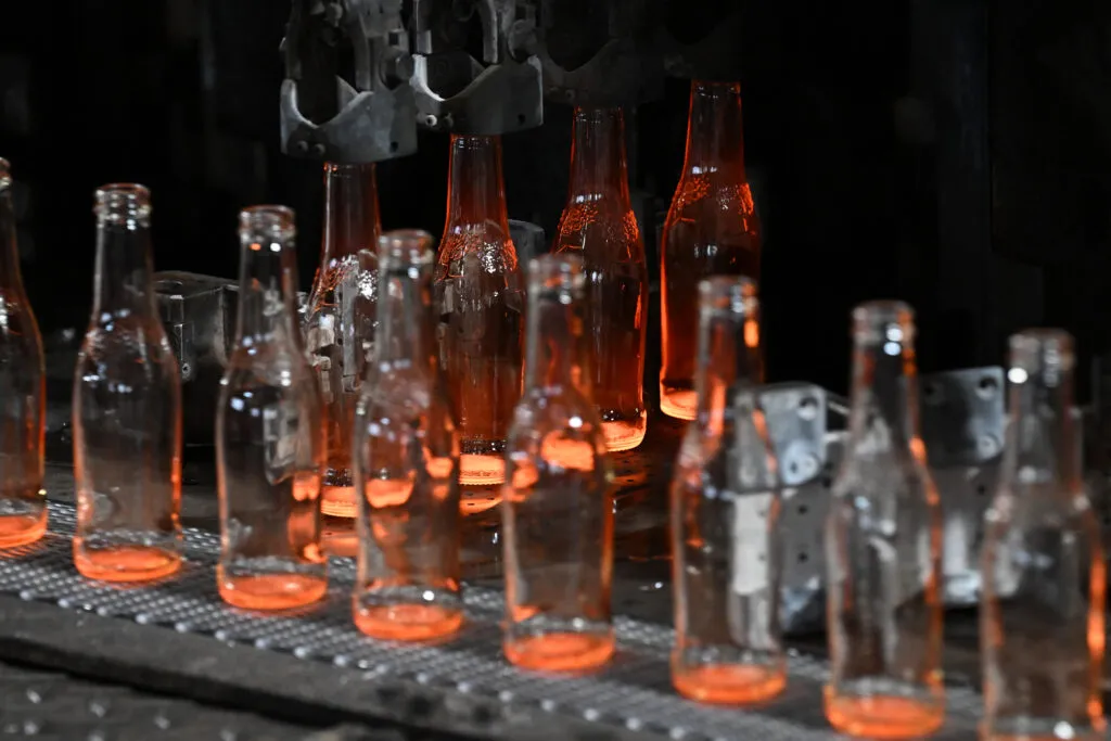 Bouteilles en verre fabriquées dans une usine anglaise